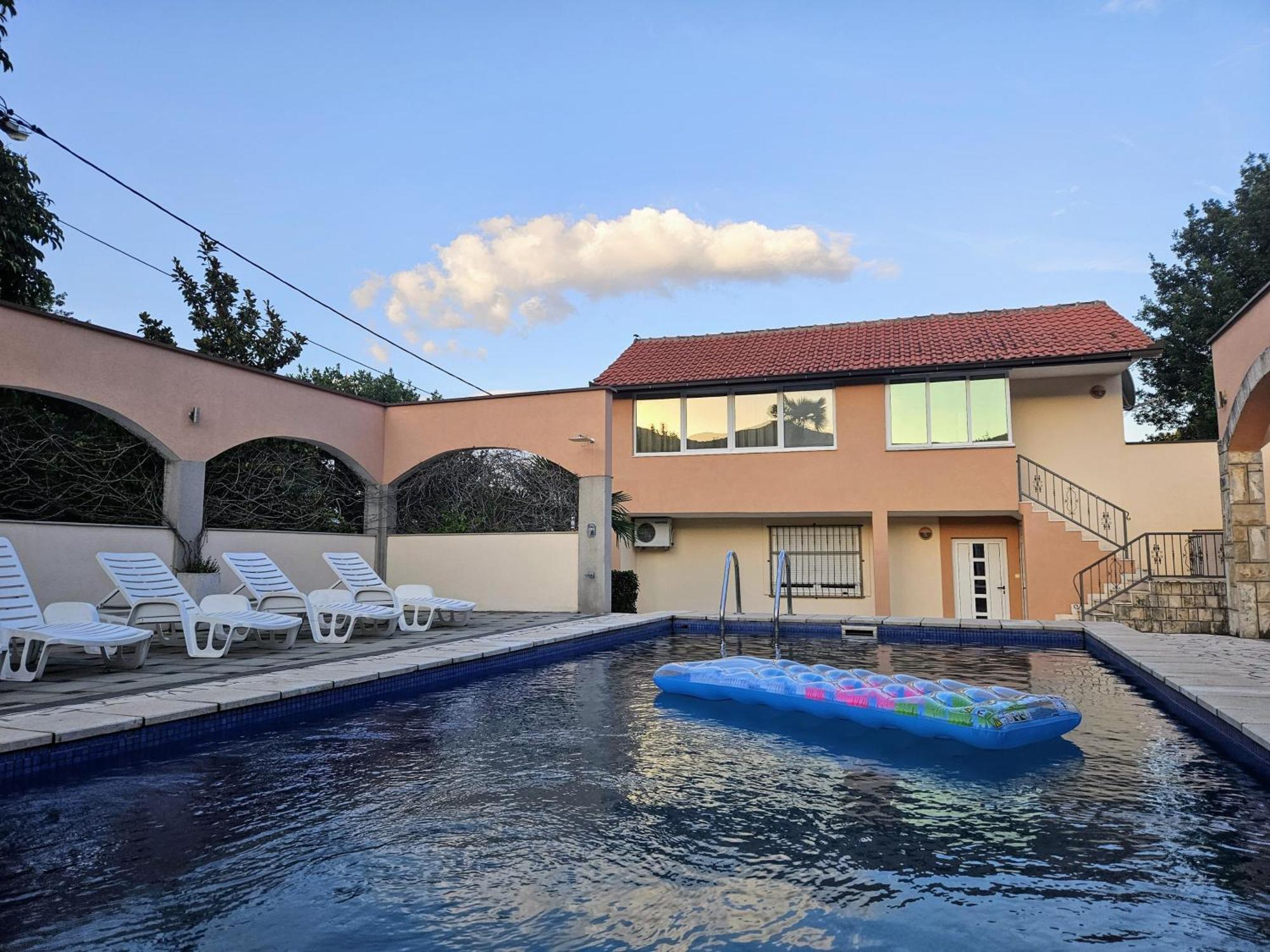 Holiday Home Rozic - Villa With Private Seasonal Heated Pool モスタル エクステリア 写真