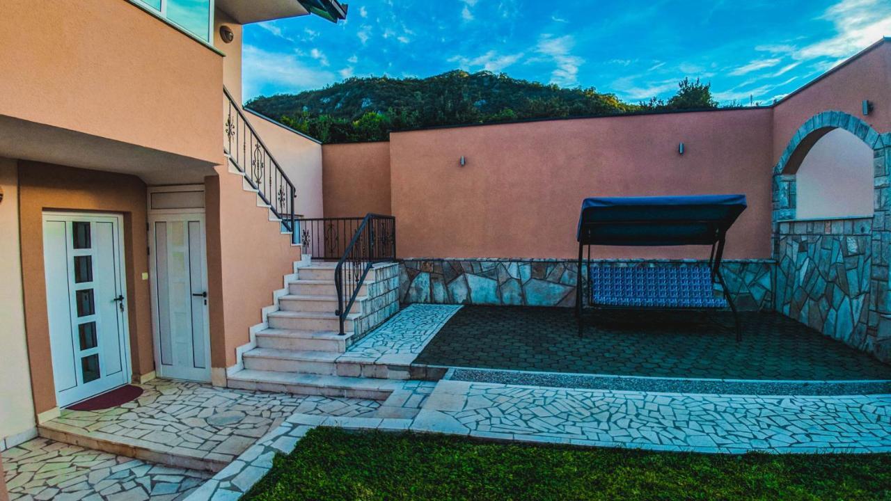 Holiday Home Rozic - Villa With Private Seasonal Heated Pool モスタル エクステリア 写真