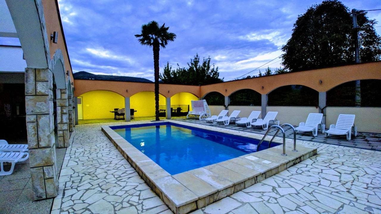 Holiday Home Rozic - Villa With Private Seasonal Heated Pool モスタル エクステリア 写真